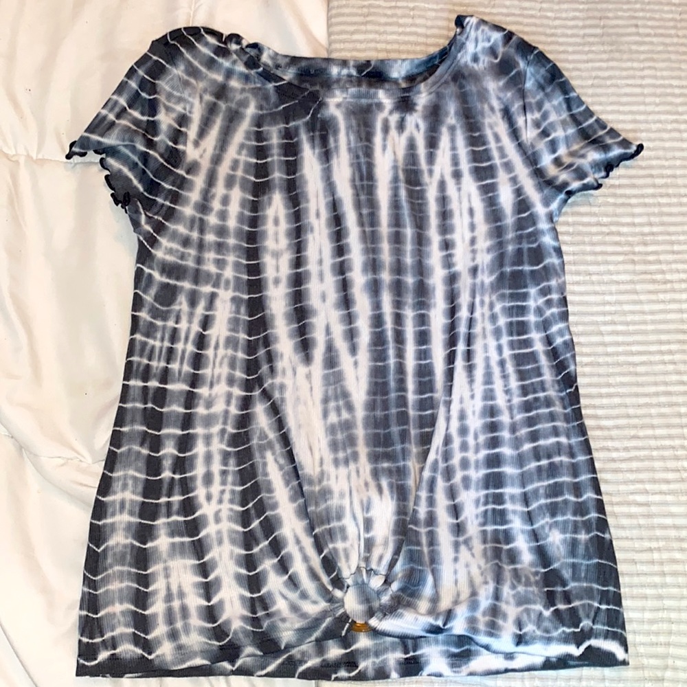 Tie dye cropped grey and blue T-shirt.
